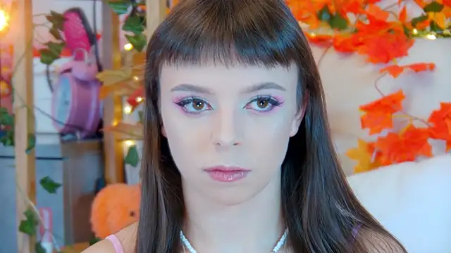 Snapshot of ElisabethDavis chatting on 10.24.25 ElisabethDavis online show from 10.24.25