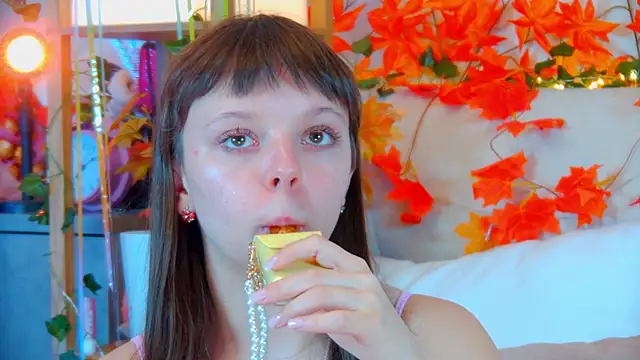 Snapshot of ElisabethDavis chatting on 10.29.25 ElisabethDavis online show from 10.29.25