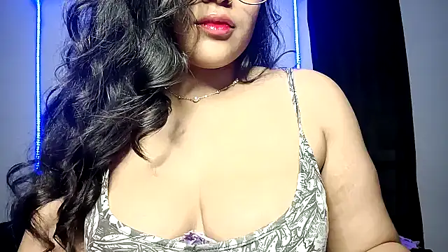 Snapshot of Lucy_kanne chatting on 12.28.24 Lucy kanne online show from 12.28.24