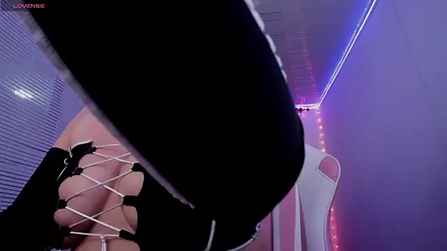 Snapshot of lucykinky22 chatting on 02.13.25 lucykinky22 online show from 02.13.25