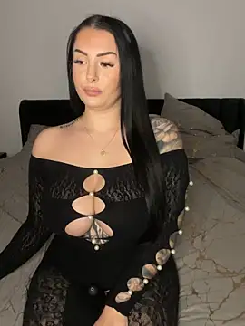 Snapshot of Mia-Bremer chatting on 03.01.26 Mia-Bremer online show from 03.01.26