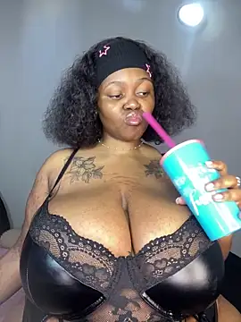 Snapshot of Yung-Missy chatting on 01.28.25 Yung-Missy online show from 01.28.25