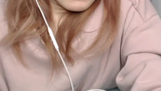 Snapshot of Mii_love07 chatting on 12.22.25 Mii love07 online show from 12.22.25