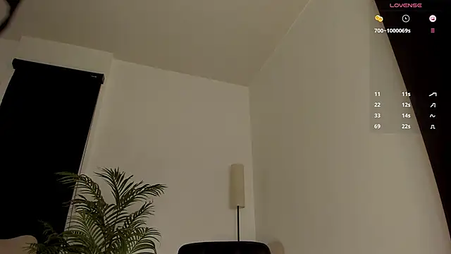 Snapshot of KendallRiseX chatting on 02.09.25 KendallRiseX online show from 02.09.25