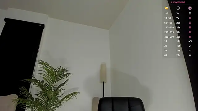 Snapshot of KendallRiseX chatting on 02.12.25 KendallRiseX online show from 02.12.25