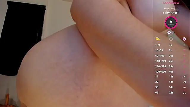 Snapshot of KendallRiseX chatting on 03.09.25 KendallRiseX online show from 03.09.25