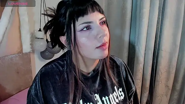 Snapshot of xhinata_hyugax chatting on 09.13.25 xhinata hyugax online show from 09.13.25