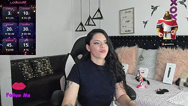 natasha logan  online show from 12.06.24
