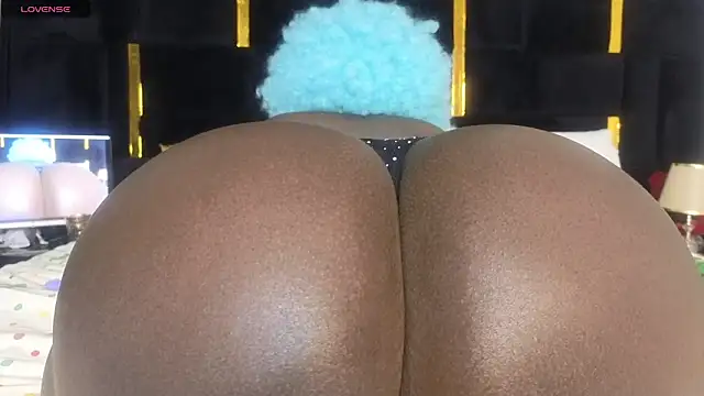 Snapshot of Sexy_sharntel chatting on 10.12.25 Sexy sharntel online show from 10.12.25