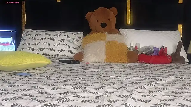 Snapshot of Sexy_sharntel chatting on 10.13.25 Sexy sharntel online show from 10.13.25