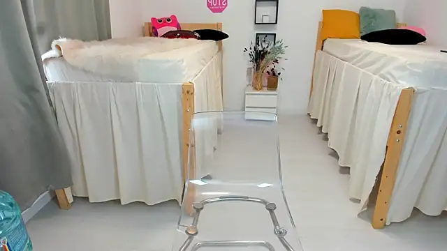 Snapshot of 18perfecttits chatting on 11.16.25 18perfecttits online show from 11.16.25