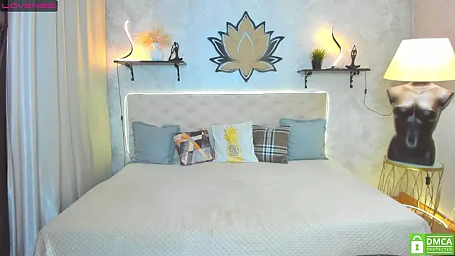 StripBianka online show from 10.13.25