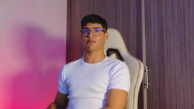 Snapshot of Jimmy_Leeh_ chatting on 10.02.25 Jimmy Leeh online show from 10.02.25