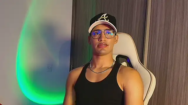 Snapshot of Jimmy_Leeh_ chatting on 10.12.25 Jimmy Leeh online show from 10.12.25