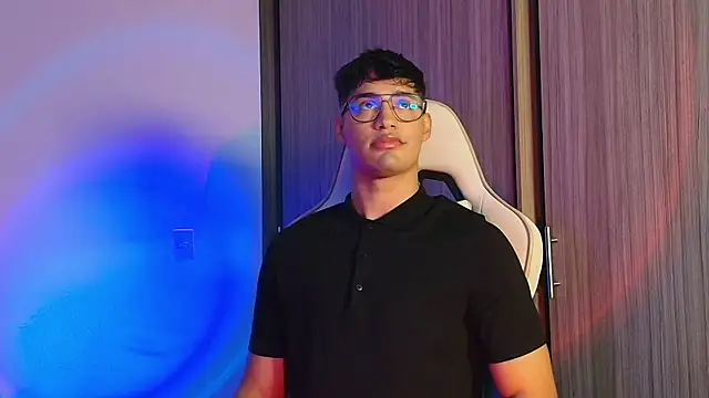 Snapshot of Jimmy_Leeh_ chatting on 10.17.25 Jimmy Leeh online show from 10.17.25