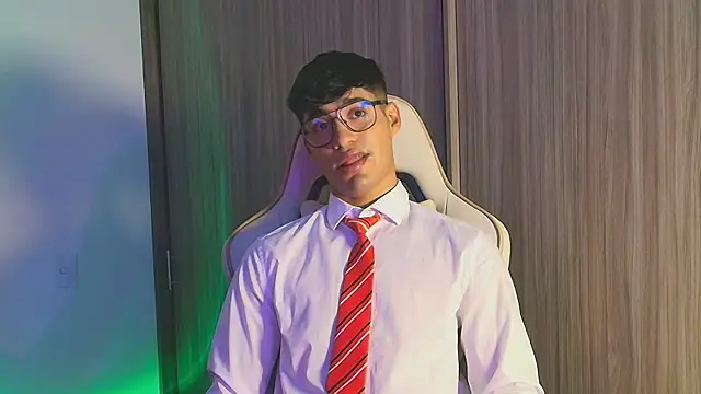 Snapshot of Jimmy_Leeh_ chatting on 10.27.25 Jimmy Leeh online show from 10.27.25