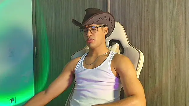 Snapshot of Jimmy_Leeh_ chatting on 10.31.25 Jimmy Leeh online show from 10.31.25