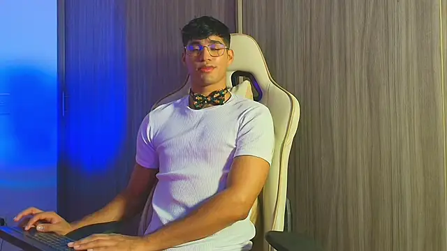 Snapshot of Jimmy_Leeh_ chatting on 11.09.25 Jimmy Leeh online show from 11.09.25