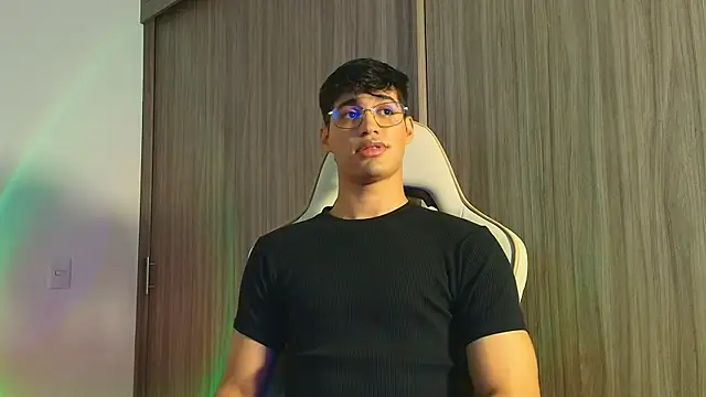 Snapshot of Jimmy_Leeh_ chatting on 11.13.25 Jimmy Leeh online show from 11.13.25