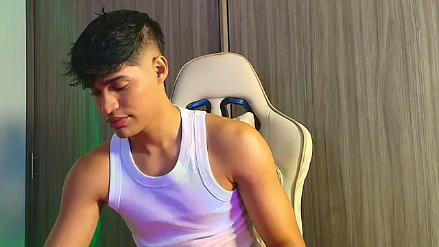 Snapshot of Jimmy_Leeh_ chatting on 11.16.25 Jimmy Leeh online show from 11.16.25