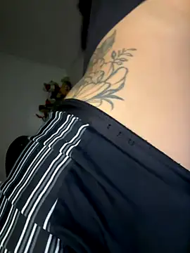 Snapshot of Valery_rhoades chatting on 12.20.25 Valery rhoades online show from 12.20.25