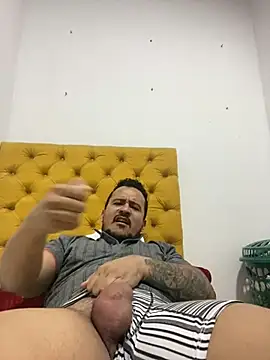 Snapshot of christian_colombian1 chatting on 12.08.24 christian colombian1 online show from 12.08.24