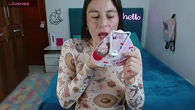 Snapshot of antonella_sweet33 chatting on 05.01.26 antonella sweet33 online show from 05.01.26