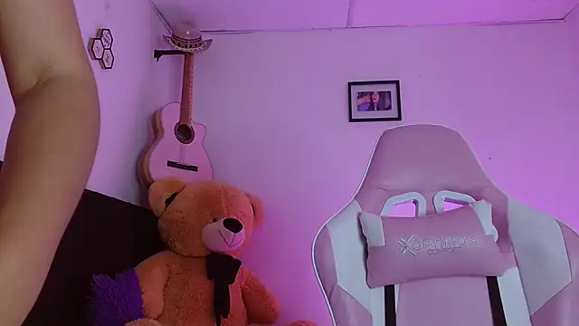 Snapshot of Dakota_bumm chatting on 10.16.25 Dakota bumm online show from 10.16.25