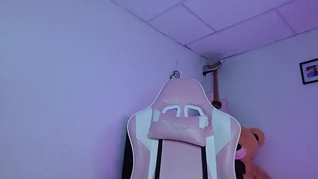 Snapshot of Dakota_bumm chatting on 10.24.25 Dakota bumm online show from 10.24.25