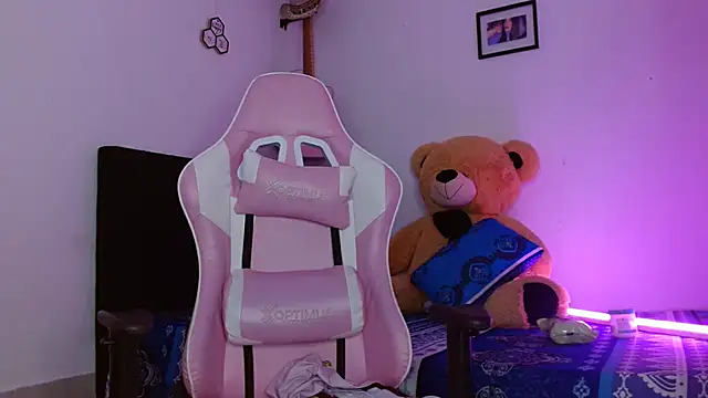 Snapshot of Dakota_bumm chatting on 11.13.25 Dakota bumm online show from 11.13.25