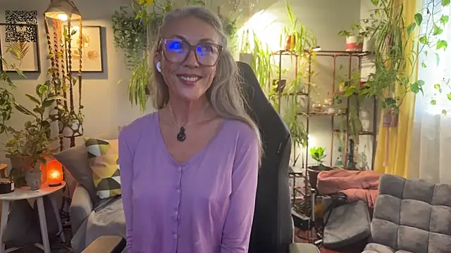 sunniedayz  online show from 09.23.25