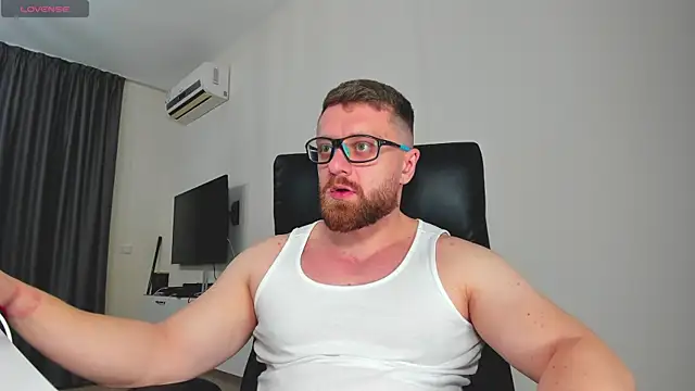 Snapshot of Findom_guy chatting on 02.15.26 Findom guy online show from 02.15.26