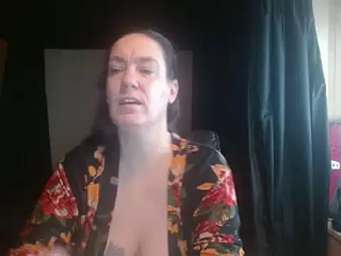 Snapshot of SimoneMoore chatting on 02.17.25 SimoneMoore online show from 02.17.25