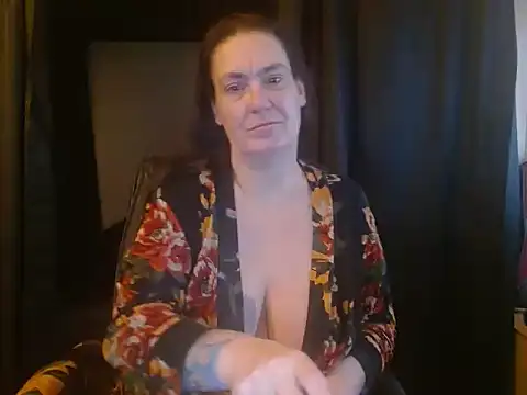 Snapshot of SimoneMoore chatting on 02.23.25 SimoneMoore online show from 02.23.25