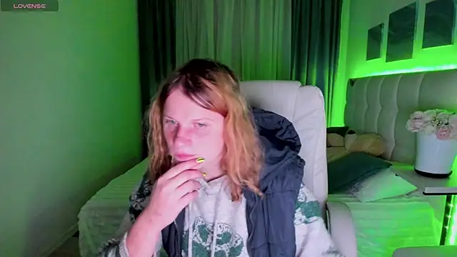 Kathlyn  Heath online show from 10.28.25