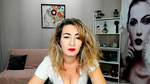 Cassandra Hotty online show from 12.06.24
