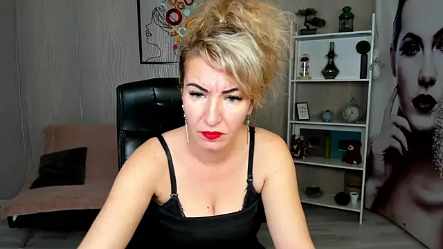 Cassandra Hotty online show from 01.10.25