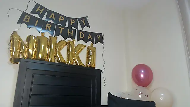 NIKKIE LOVE online show from 01.20.25