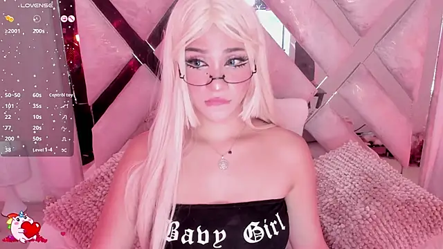 Snapshot of angel_rouse_ chatting on 02.20.25 angel rouse online show from 02.20.25