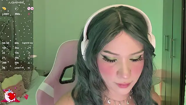 Snapshot of angel_rouse_ chatting on 03.18.25 angel rouse online show from 03.18.25