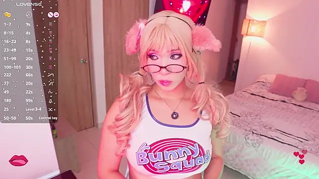 Snapshot of angel_rouse_ chatting on 09.19.25 angel rouse online show from 09.19.25