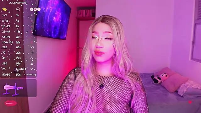 Snapshot of angel_rouse_ chatting on 10.01.25 angel rouse online show from 10.01.25