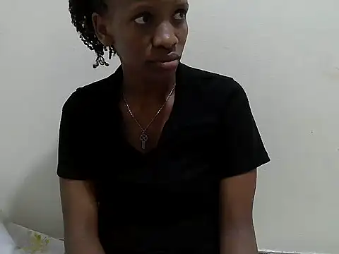 Snapshot of prettybeee chatting on 10.26.25 prettybeee online show from 10.26.25