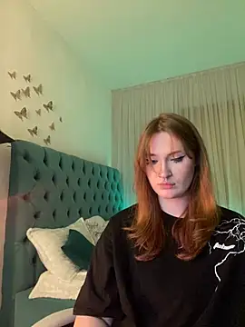  Chlo  e online show from 02.20.25