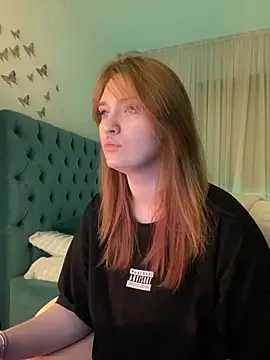  Chlo  e online show from 02.28.25