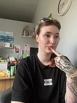  Chlo  e online show from 03.13.25