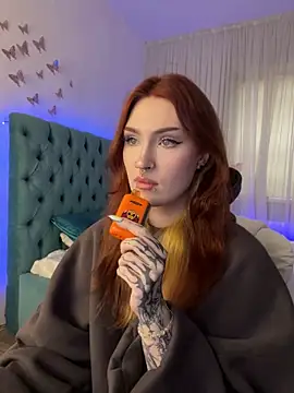  Chlo  e online show from 10.17.25