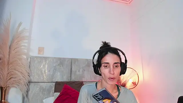 Nina Cavaali online show from 10.02.25