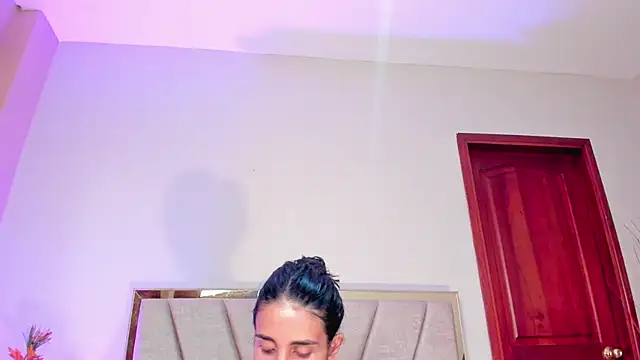 Nina Cavaali online show from 10.20.25