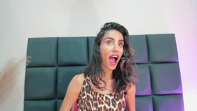 Nina Cavaali online show from 10.31.25